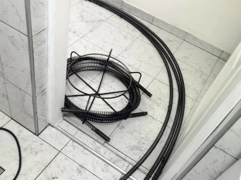 Otpušavanje wc šolje sajlom Otpušavanje wc šolje sajlom 2